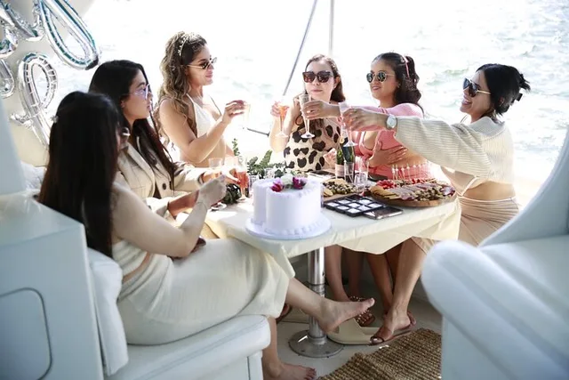 Los Angeles Yacht Private Trip 1 hr - Image 1