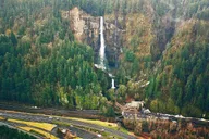 Portland Airplane Tour of Multnomah Falls thumbnail 3