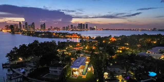 Miami Pirate Boat Tour: Skyline & Celebrity Homes - Image 3