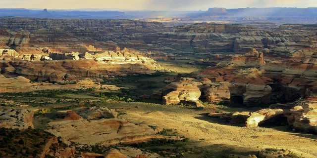 Moab Lavender Canyon 4x4 and Hiking Tour - Image 3