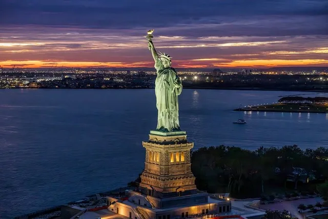 New York City Helicopter Tour for Couples - Image 1