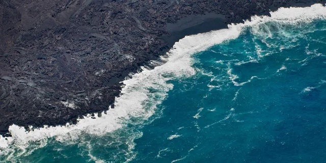 Hilo Helicopter Tour Over Waterfalls - Image 2