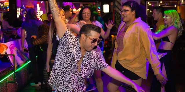 Las Vegas Fremont Street Bar Crawl - Image 4