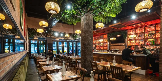 New York Central Park Cafe Scenic Dining Experience - Image 3