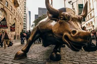 New York City Statue of Liberty and Wall Street Tour thumbnail 2