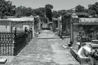 New Orleans Haunted City and Cemetery Bus Tour thumbnail 6