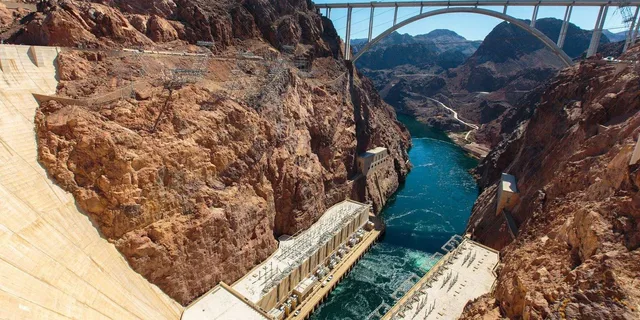 Las Vegas Hoover Dam Walk on Top Tour 4 hr - Image 2