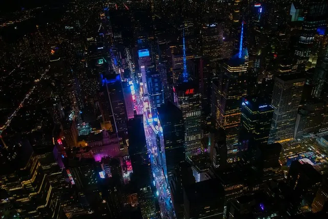 New York City Holiday Lights Helicopter Tour - Image 6