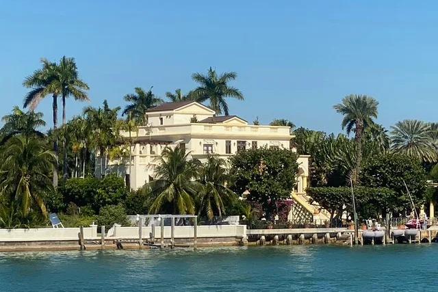 Miami Boat Cruise of Millionaire Homes - Image 2