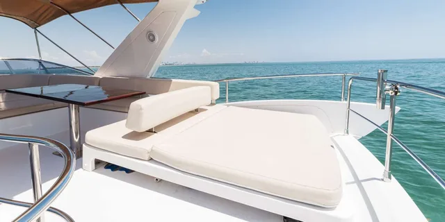 Miami Yacht Tour with Private Captain 4 hr - Image 1