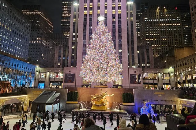 New York City Holiday Walking Tour with Skating - Image 5