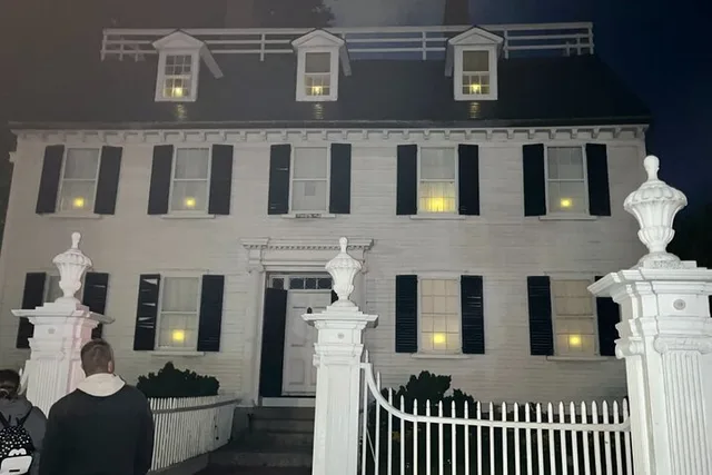 Salem Ghost Tour with Free Ghost Hunting Gear 1 hr - Image 3