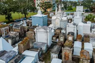 New Orleans Walking Tour Inside St. Louis Cemetery No. 1 thumbnail 2