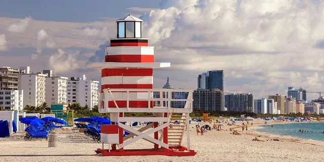 Miami South Beach Walking Tour with Lincoln Road and Espanola Way - Image 4