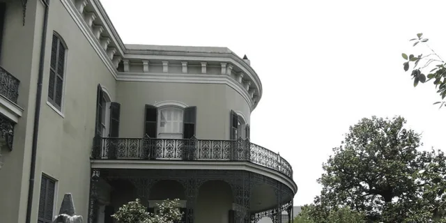 New Orleans Tombs and Mansions Walking Tour - Image 1
