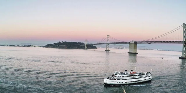 San Francisco Brunch Cruise on Christmas Eve - Image 1