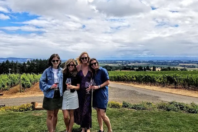 Oregon Wine Tour with Lunch Stop - Image 6