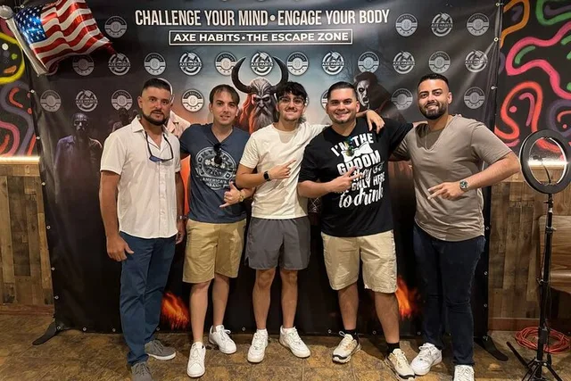Miami Axe Throwing Experience 90 Min - Image 6