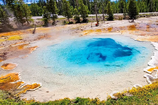 Bozeman Yellowstone and Teton Tour 2 Days - Image 2