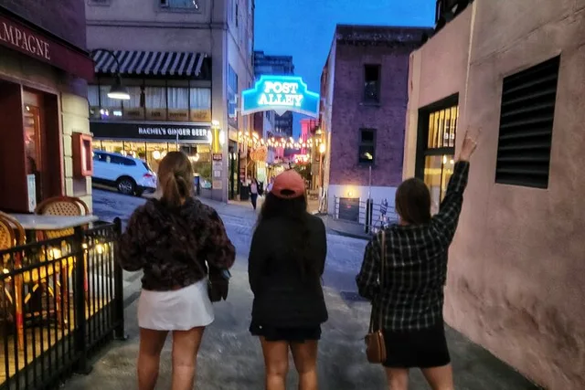 Seattle Ghost Hunting and Booze Tour at Pike Place Market - Image 2