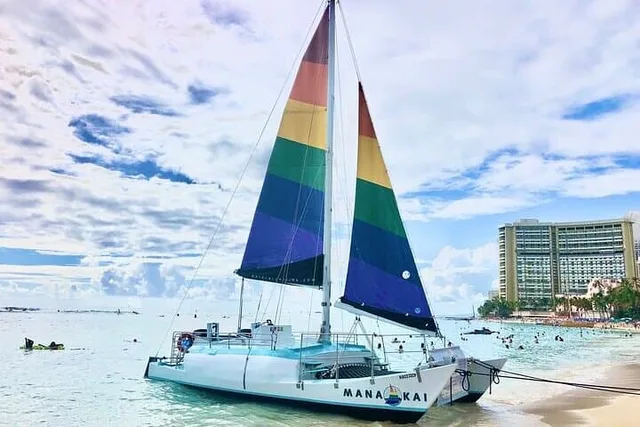 Honolulu Catamaran Sail at Sunset 90 min - Image 2