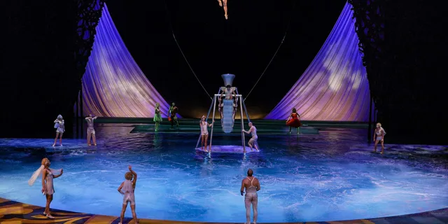 Las Vegas Cirque du Soleil 'O' Show at Bellagio 1.5 hr - Image 5