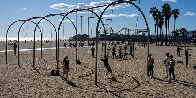 Santa Monica & Venice Beach Bike Tour - Image 5