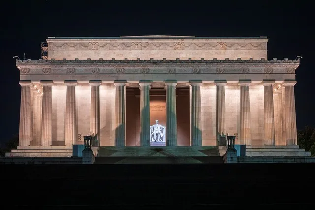 Washington DC Monumental Moonlight Tour - Image 1