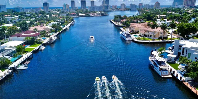 Fort Lauderdale Mini Powerboat Rental - Image 3
