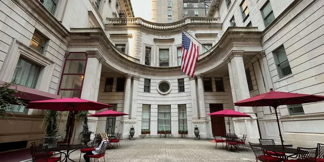 New York City Fifth Avenue Gilded Age Mansions Walking Tour - Image 5