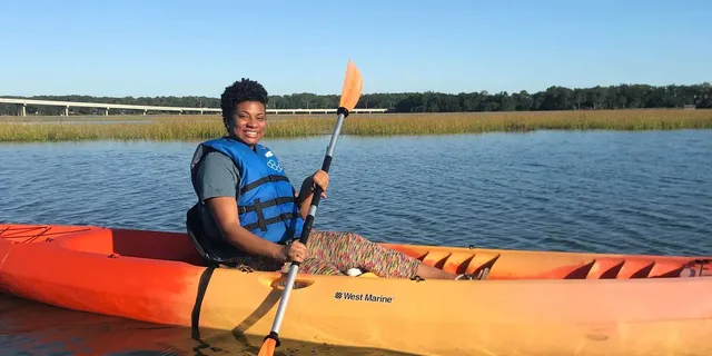 Hilton Head Kayak Tour at Sunrise 1.5 hr - Image 5