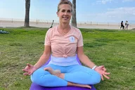 Santa Monica Beach Vinyasa Yoga Class in French thumbnail 5