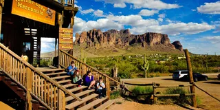 Phoenix Apache Trail and Dolly Steamboat Tour
