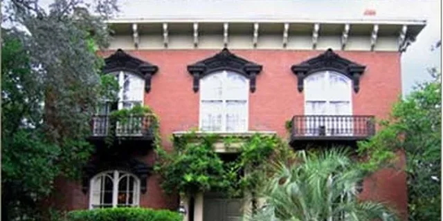 Savannah Walking Tour: Midnight in the Garden - Image 3