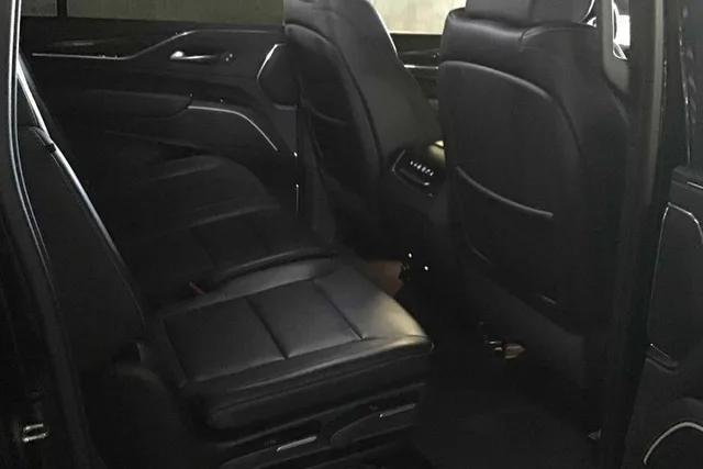 Las Vegas Airport Private Transfer 6 Passenger SUV - Image 3
