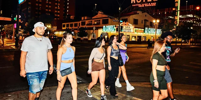 Las Vegas Bar Crawl on Fremont Street 5 hr - Image 5