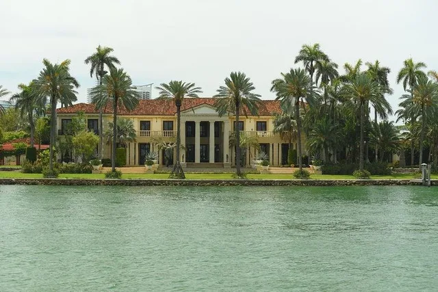 Miami Boat Tour of Millionaire’s Row with Hotel Pickup - Image 3