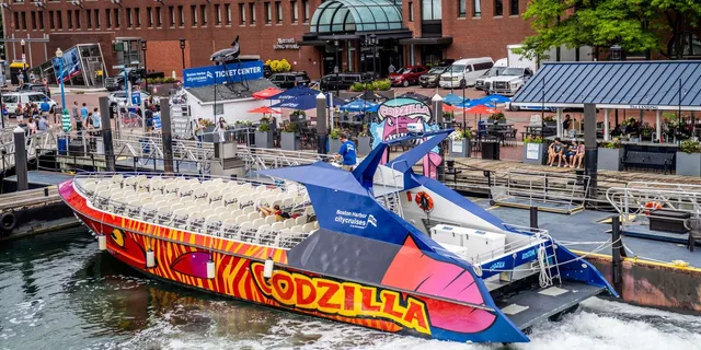 Boston Codzilla High-Speed Thrill Boat Ride - Image 5