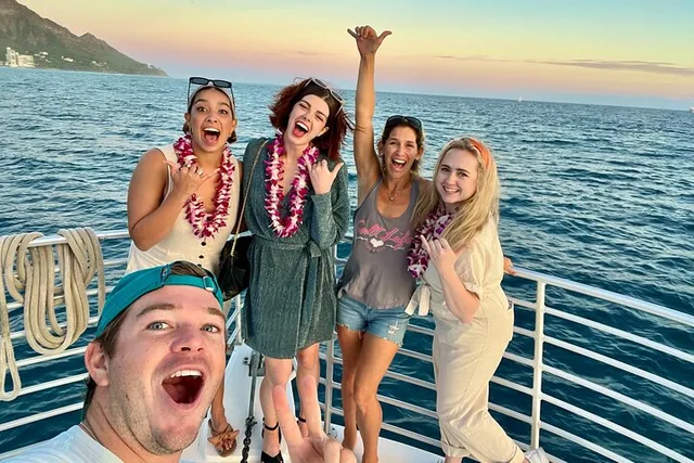 Waikiki Sunset Cruise Cocktail Experience 90 Min - Image 1