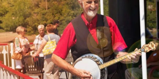 Cincinnati Dixieland Jazz Brunch Cruise - Image 6