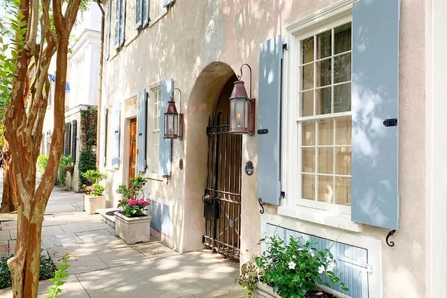 Charleston Walking Tour of Hidden Alleyways - Image 5