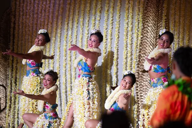 Waikiki Luau Experience with Buffet - Image 5