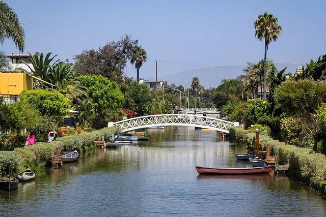 Los Angeles Beach Towns and Shoreline Village Tour - Image 2