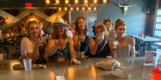 Nashville Shopping Tour with Wine and Snacks - Image 2