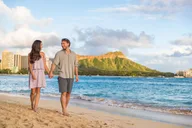 Honolulu Walking Tour for Couples 2 hr thumbnail 1