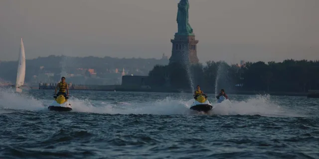 Jersey City Jet Ski Tour of Manhattan - Image 6