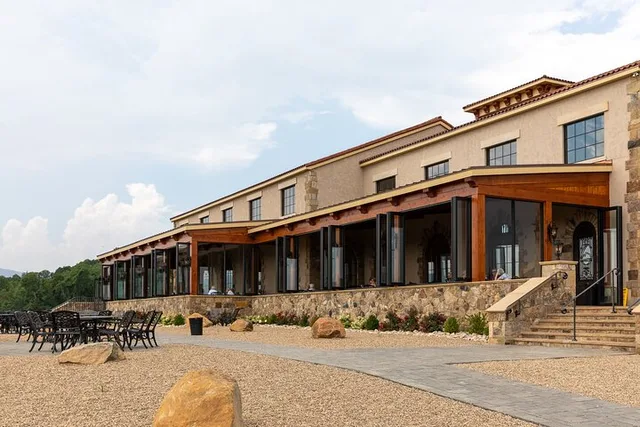 Monticello Wine Tour in Black Suburban - Image 5
