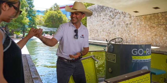 San Antonio Day Trip with Alamo Tour and Boat Cruise - Image 4