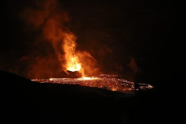 Kona Coast Volcanoes National Park Private Van Tour - Image 3