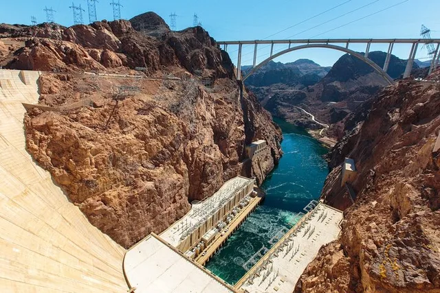 Las Vegas Hoover Dam Tour in Spanish 4 hr - Image 2